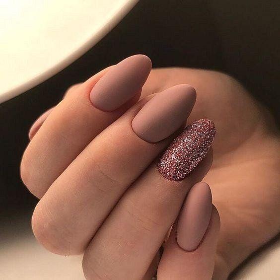 Το μπεζ χρώμα στο μανικιούρ θα είναι η πιο σικ επιλογή για τον Σεπτέμβριο του 2020!