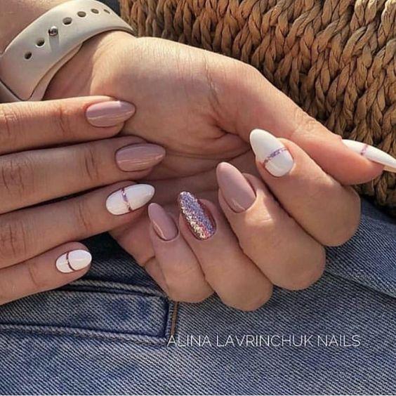 Το μπεζ χρώμα στο μανικιούρ θα είναι η πιο σικ επιλογή για τον Σεπτέμβριο του 2020!