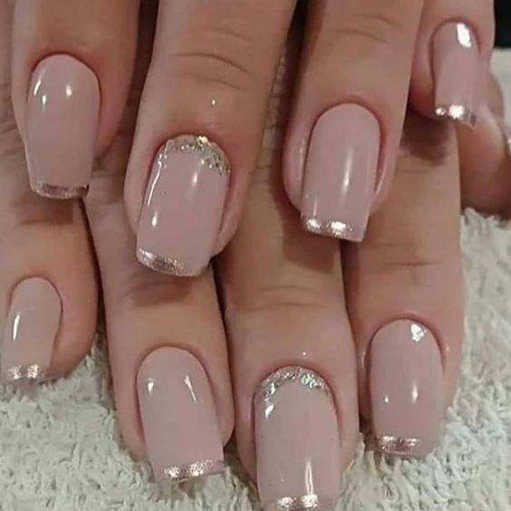 Το μπεζ χρώμα στο μανικιούρ θα είναι η πιο σικ επιλογή για τον Σεπτέμβριο του 2020!