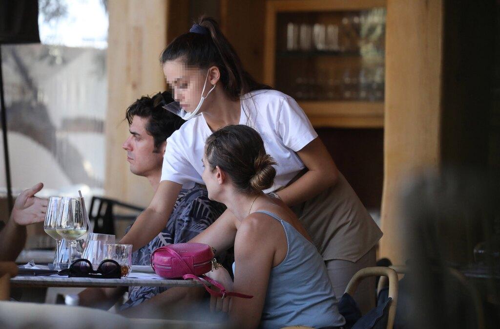 Άγριες Μέλισσες : Δεν σας πάει το μυαλό ποιοι πρωταγωνιστές είναι ζευγάρι (photos)