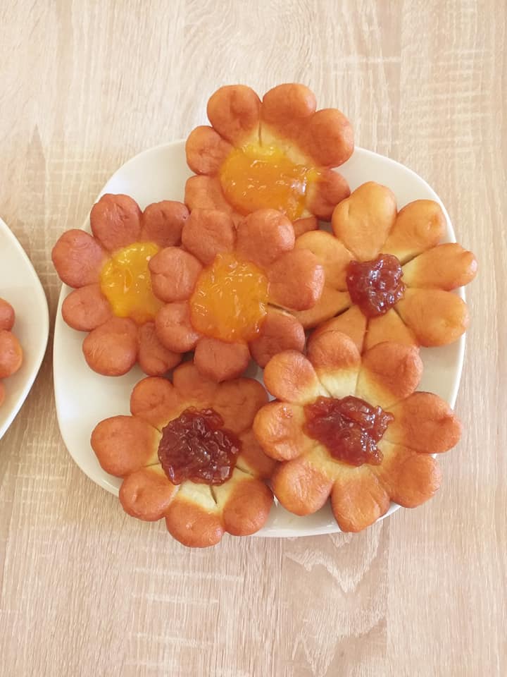 Μπισκότα Fried Flowers σκέτη γλύκα! Με μαρμελάδα της αρεσκείας μας!