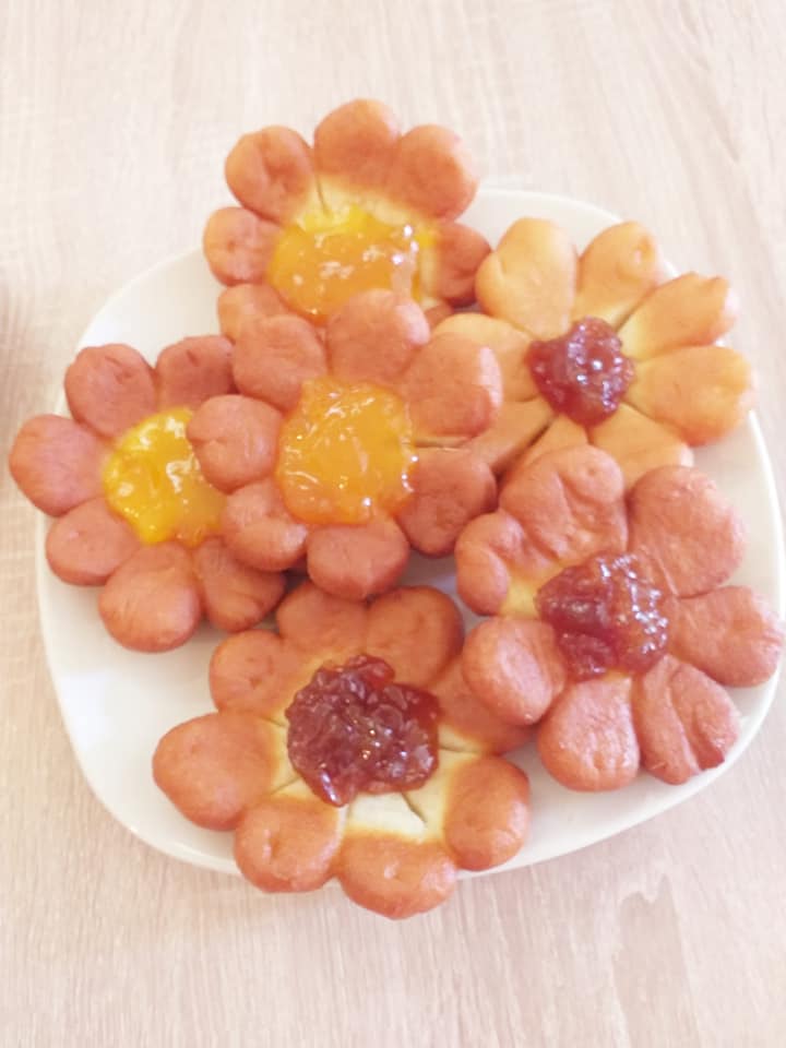 Μπισκότα Fried Flowers σκέτη γλύκα! Με μαρμελάδα της αρεσκείας μας!