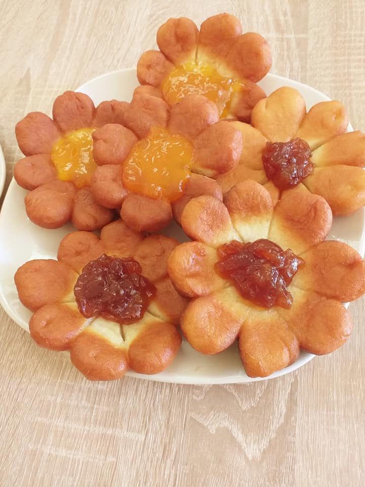 Μπισκότα Fried Flowers σκέτη γλύκα! Με μαρμελάδα της αρεσκείας μας!