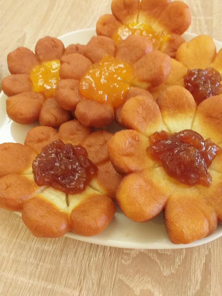 Μπισκότα Fried Flowers σκέτη γλύκα! Με μαρμελάδα της αρεσκείας μας!