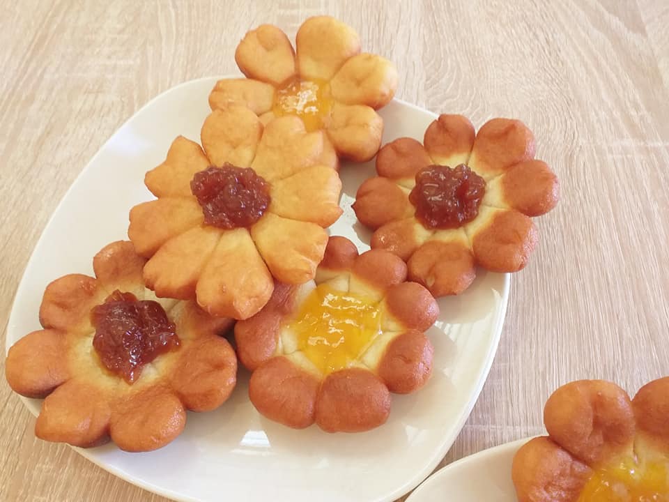 Μπισκότα Fried Flowers σκέτη γλύκα! Με μαρμελάδα της αρεσκείας μας!