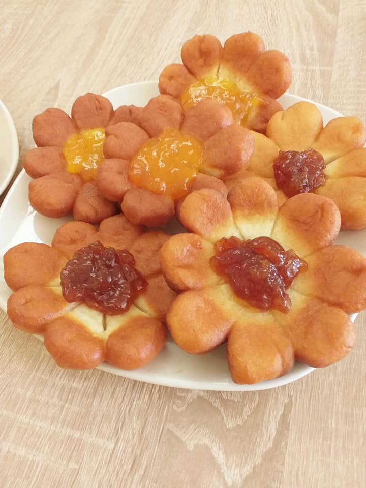 Μπισκότα Fried Flowers σκέτη γλύκα! Με μαρμελάδα της αρεσκείας μας!