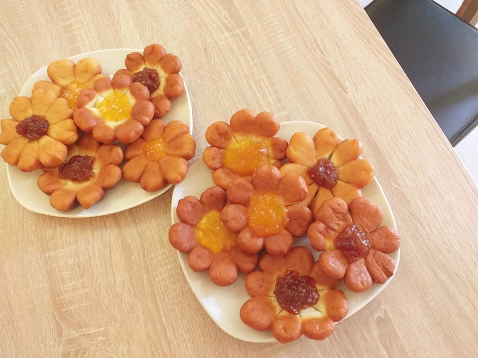 Μπισκότα Fried Flowers σκέτη γλύκα! Με μαρμελάδα της αρεσκείας μας!