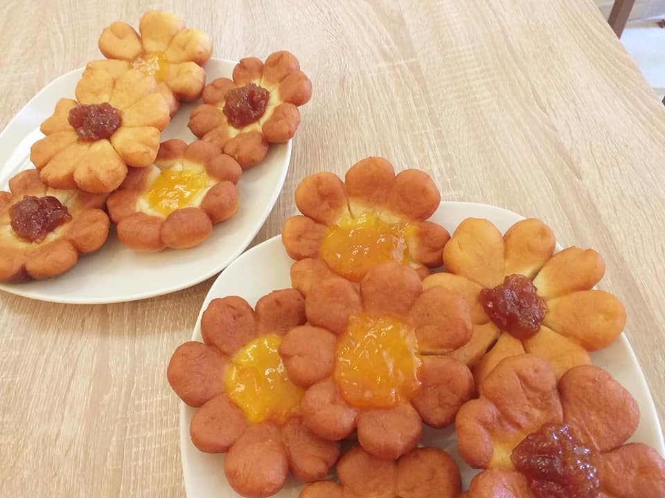 Μπισκότα Fried Flowers σκέτη γλύκα! Με μαρμελάδα της αρεσκείας μας!