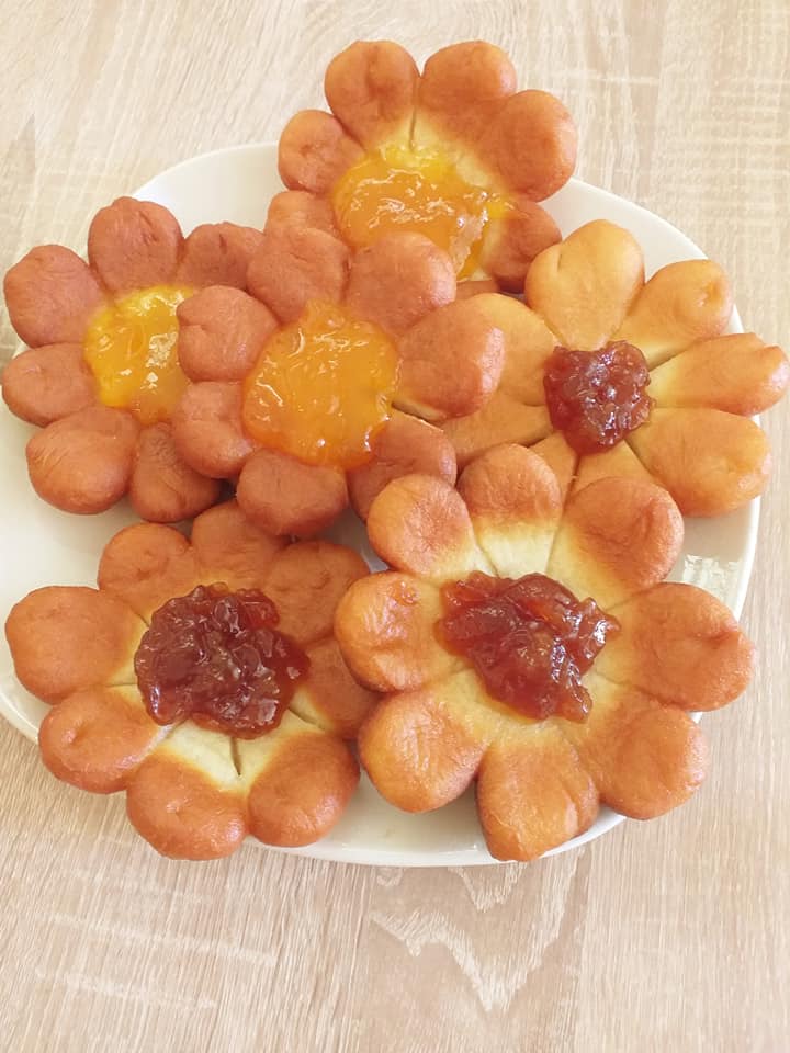 Μπισκότα Fried Flowers σκέτη γλύκα! Με μαρμελάδα της αρεσκείας μας!