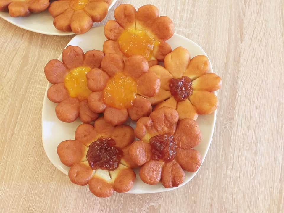 Μπισκότα Fried Flowers σκέτη γλύκα! Με μαρμελάδα της αρεσκείας μας!