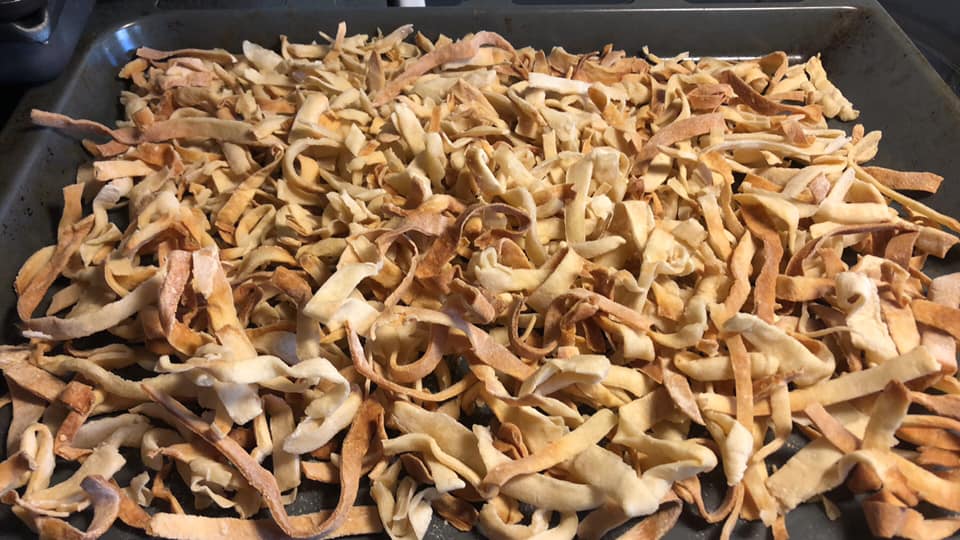 Υβριστόν ή εβριστόν: Η παραδοσιακή συνταγή ζυμαρικών που μοιάζουν με χυλοπίτες