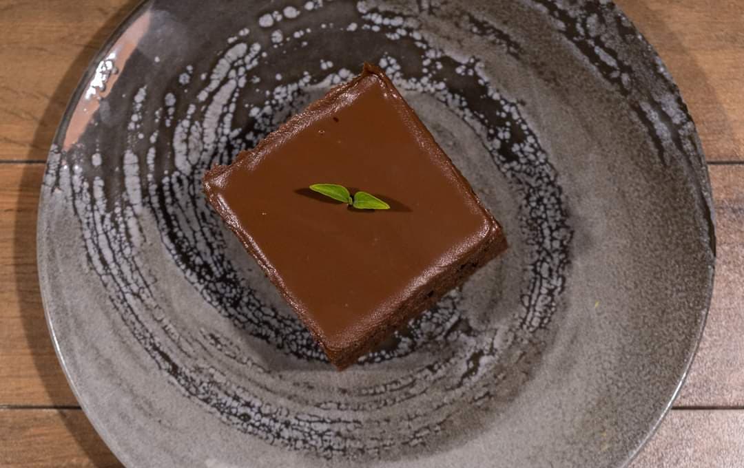 Κέικ σοκολάτα με ζαχαρούχο γάλα που δεν τρίβεται, χωρίς μίξερ Κέικ σοκολάτα με ζαχαρούχο γάλα που δεν τρίβεται, χωρίς μίξερ