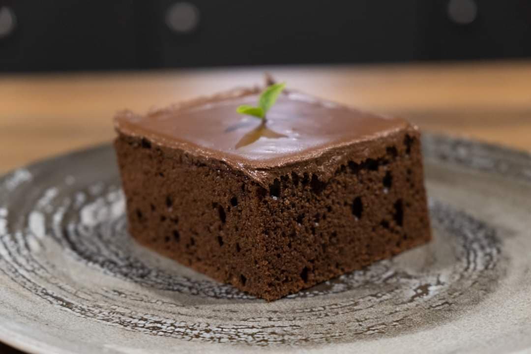 Κέικ σοκολάτα με ζαχαρούχο γάλα 