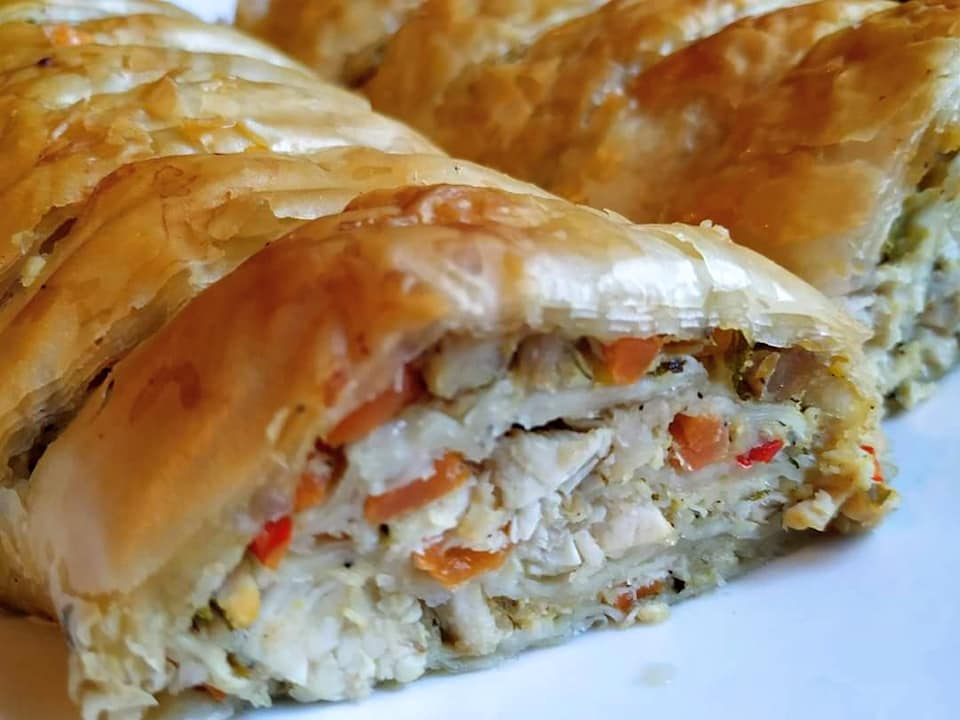 Τραγάνη κοτόπιτα σε ρολό με φύλλο κρούστας- Ιδανική για μπουφέ