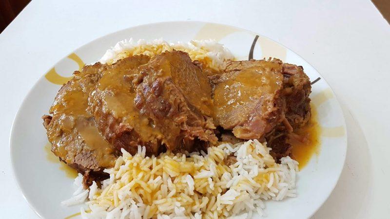 Μοσχάρι κατσαρόλας με σως από καρότα και λίγα υλικά