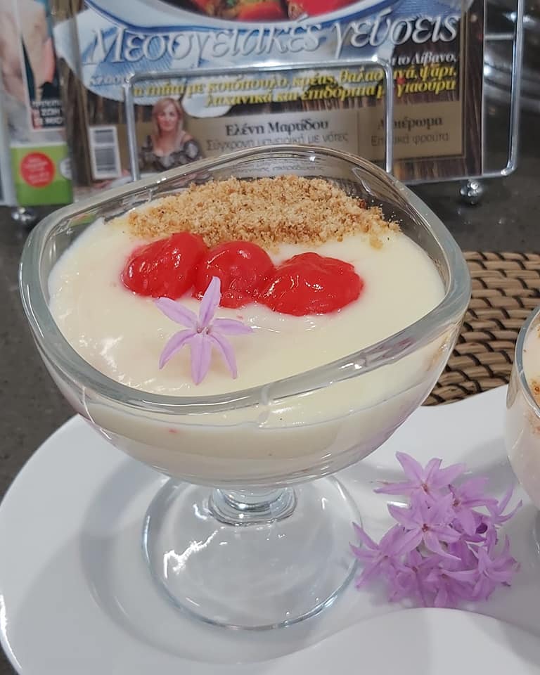 Συνταγή για Κρέμα βανίλιας με στέβια, μπισκότα & κομπόστα κεράσι