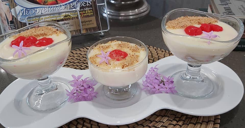 Συνταγή για Κρέμα βανίλιας με στέβια, μπισκότα & κομπόστα κεράσι