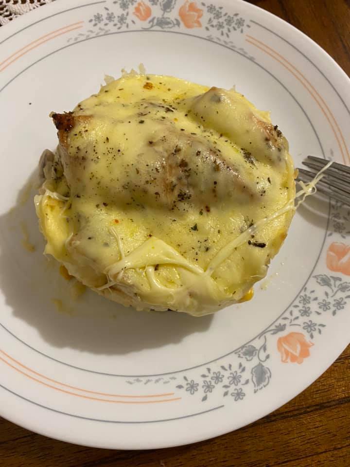 Ατομικά σουφλέ κοτόπουλο με μοτσαρελα ρύζι και μανιτάρια Ατομικά σουφλέ κοτόπουλο με μοτσαρελα ρύζι και μανιτάρια