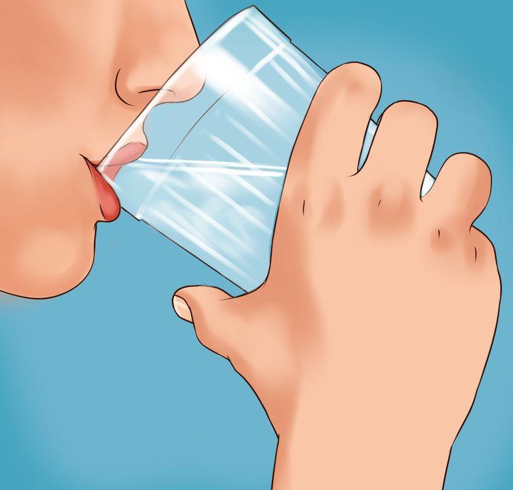 Υπερενυδάτωση: Αν πιείτε πολύ νερό μπορεί να οδηγηθειτε μέχρι το θάνατο-Τα συμπτώματα