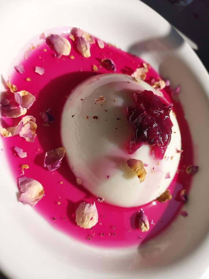 Συνταγή για Μαχαλέπι με ανθόνερο ένα υπέροχο γλυκό ψυγείου