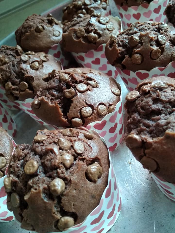 Αφράτα σοκολατένια muffins για όλη την οικογένεια!