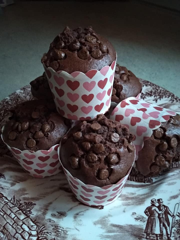 Αφράτα σοκολατένια muffins για όλη την οικογένεια!
