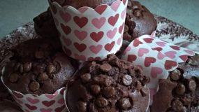 Αφράτα σοκολατένια muffins για όλη την οικογένεια!