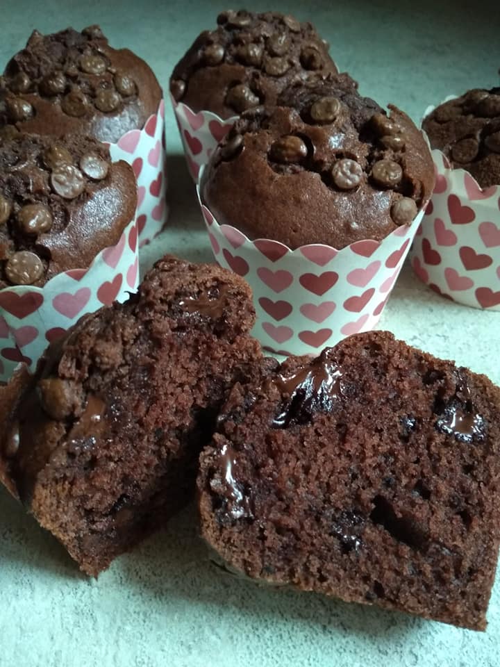 Αφράτα σοκολατένια muffins για όλη την οικογένεια!