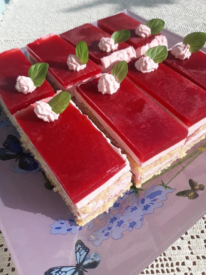 Απολαυστική τούρτα βατόμουρο που θα ξετρελάνει τους καλεσμένους σας! Απολαυστική τούρτα βατόμουρο που θα ξετρελάνει τους καλεσμένους σας!