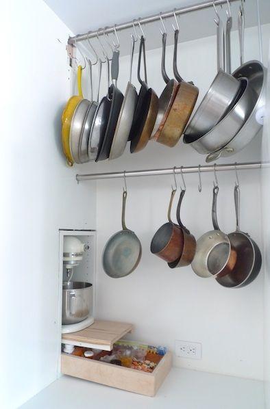 15 τρόποι να οργανώσεις τα τηγάνια & τις κατσαρόλες σου στα ντουλάπια της κουζίνας! 15 τρόποι να οργανώσεις τα τηγάνια & τις κατσαρόλες σου στα ντουλάπια της κουζίνας!