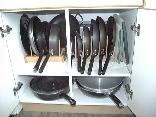 15 τρόποι να οργανώσεις τα τηγάνια & τις κατσαρόλες σου στα ντουλάπια της κουζίνας! 15 τρόποι να οργανώσεις τα τηγάνια & τις κατσαρόλες σου στα ντουλάπια της κουζίνας!