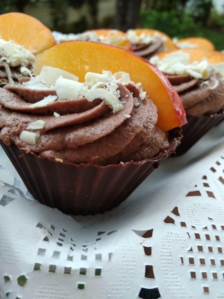 Κολασμένα ατομικά γλυκάκια με μπολ από σοκολάτα, κρέμα πραλίνας, & μπισκότα!