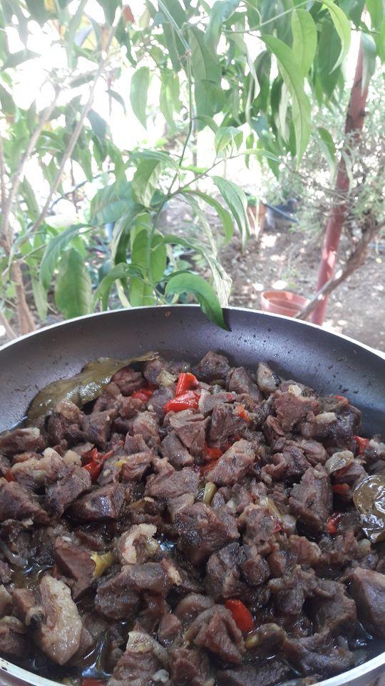 Πεντανόστιμη τηγανιά από αγριογούρουνο με πιπεριές σκέτο λουκούμι