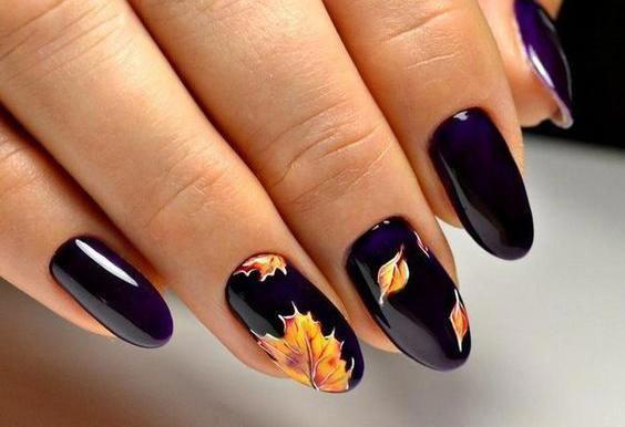 μοβ νύχια με σχέδιο κίτρινα φύλλα μοβ νύχια με σχέδιο κίτρινα φύλλα