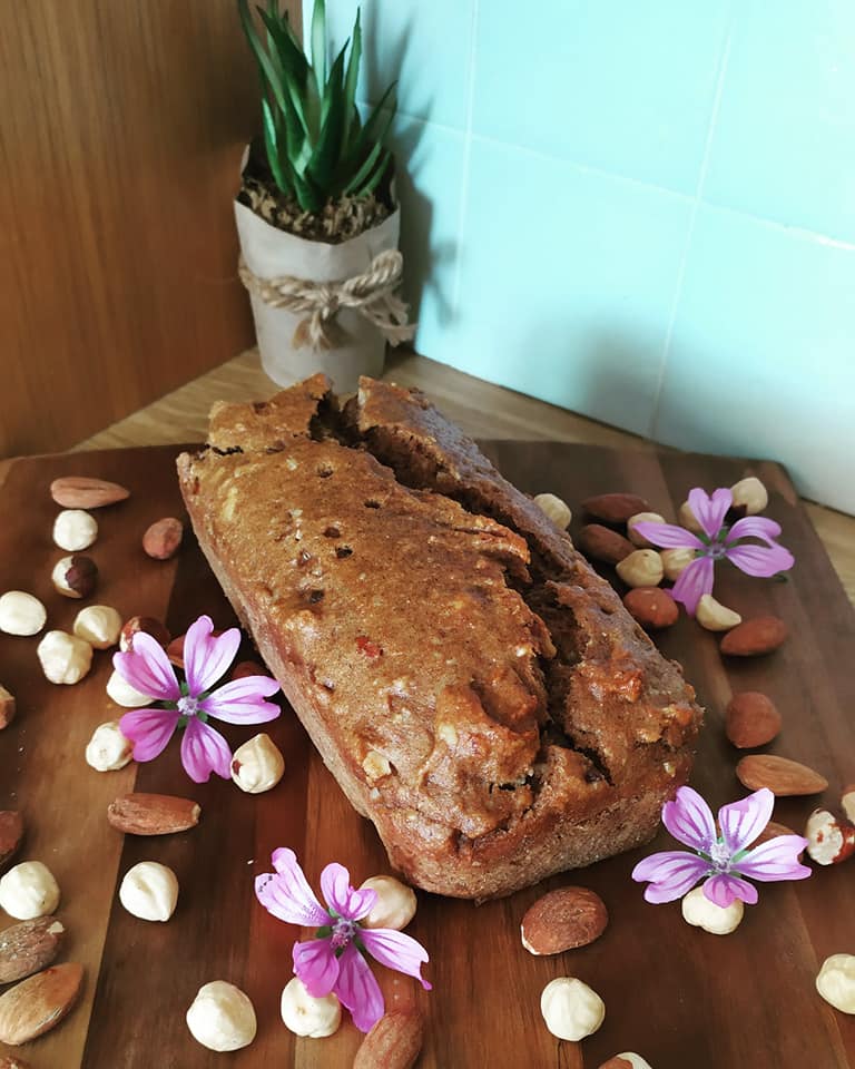 Healthy Cake: Με αλεύρι ολικής, μέλι, ξηρούς καρπούς & χουρμάδες