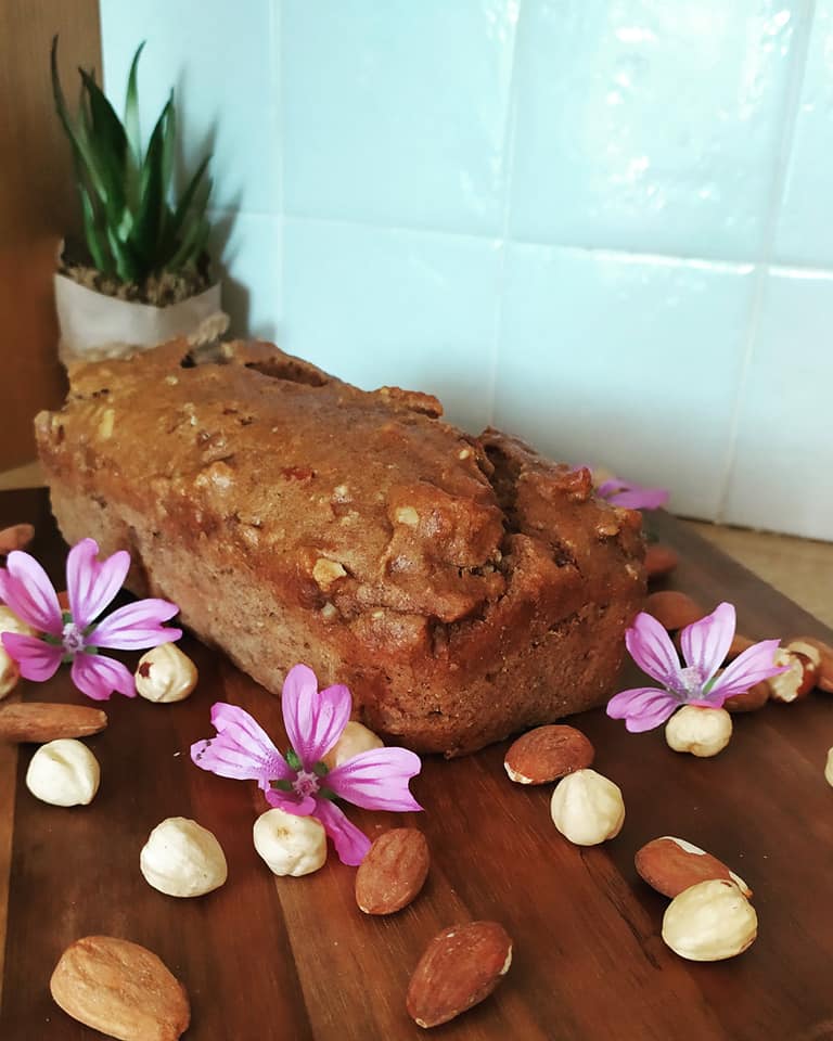 Healthy Cake: Με αλεύρι ολικής, μέλι, ξηρούς καρπούς & χουρμάδες