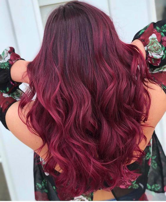 eggplant hair σε μακριά σπαστά μαλλιά 