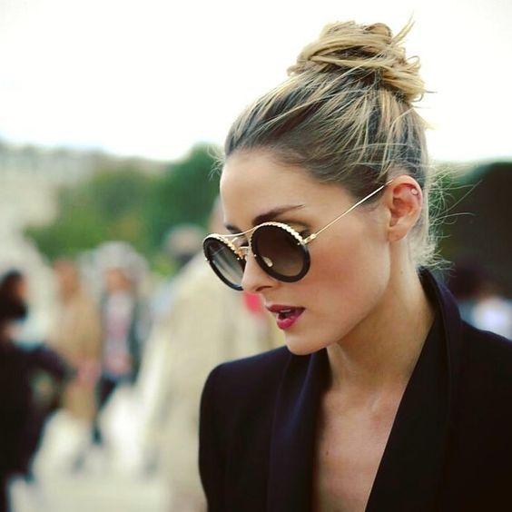 Επιμελώς ατημέλητος ψηλός κότσος για την δουλειά 