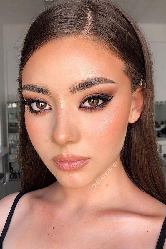 Ίσια ελεύθερα μαλλιά για την δουλειά 