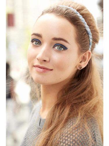 Μισά πάνω μισά κάτω μακριά μαλλιά με στέκα για την δουλειά 