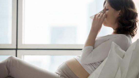 5 τρόποι που θα σε βοηθήσουν να ανακουφίσεις τα συμπτώματα της ίωσης  όταν είσαι έγκυος!