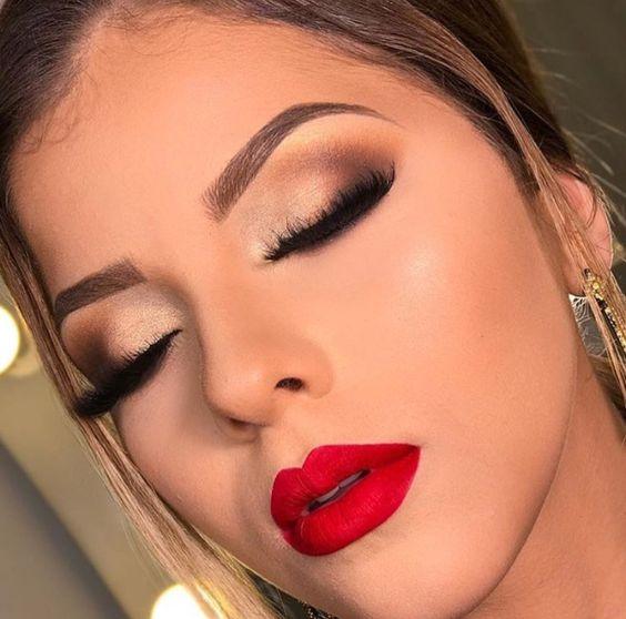 Μακιγιάζ με έντονο κόκκινο κραγιόν