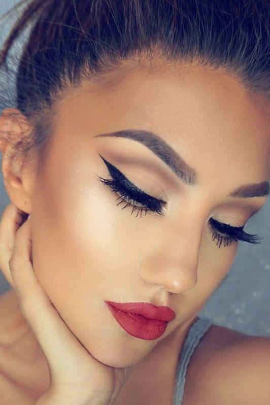 Eye liner στα μάτια 