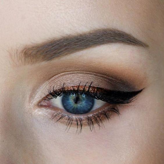 Smokey eye σε γήινες αποχρώσεις 