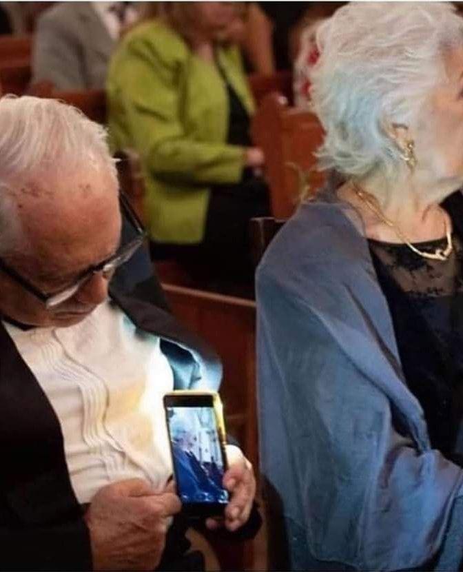 αγάπη σε ηλικιωμένο ζευγάρι 