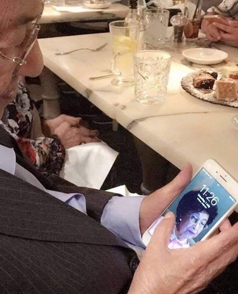 παππούς αγαπά την γυναίκα του