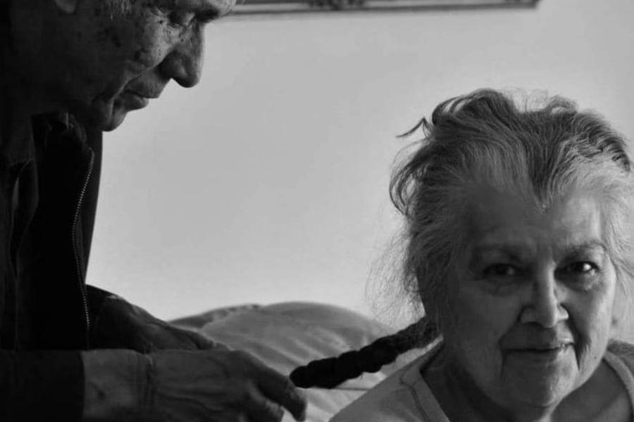 Μέχρι να μας χωρίσει ο θάνατoς: 9 φωτογραφίες ηλικιωμένων ζευγαριών που μας έκαναν να δακρύσουμε