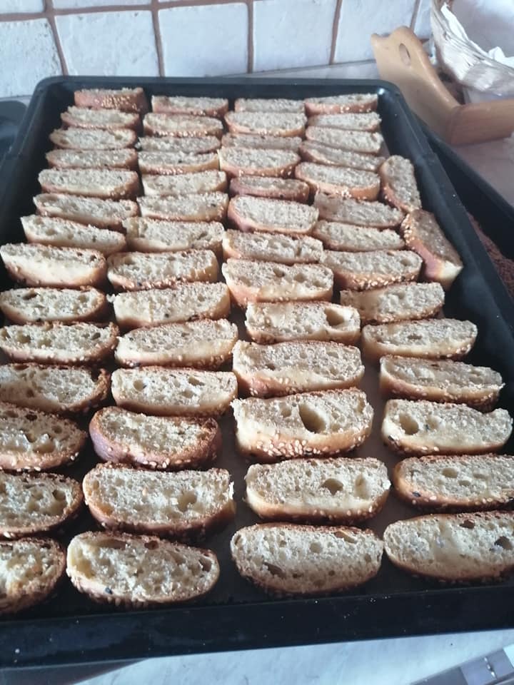 Συνταγή για παραδοσιακά σπιτικά παξιμάδια από την Μάνη