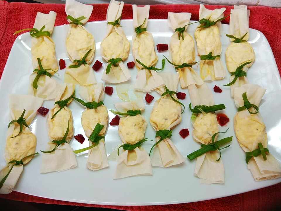 Τηγανιτά τυροπιτάκια - καραμελίτσες συνταγή 