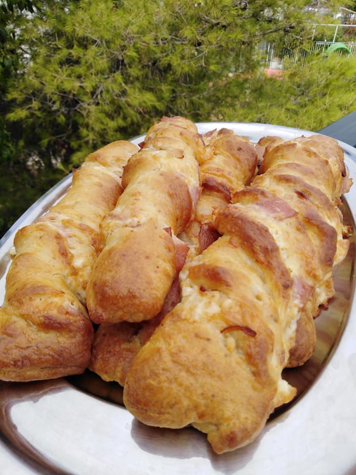 Στριφτάρια με φέτα και μπέικον ιδανικά για κολατσιό
